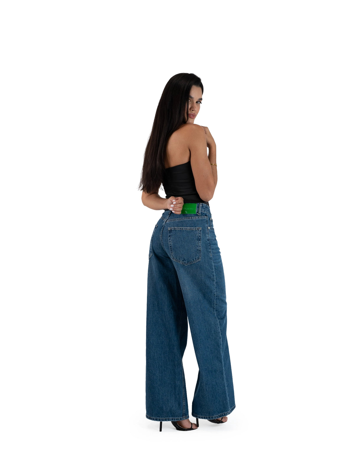 WIDE-LEG MID-RISE JEANS