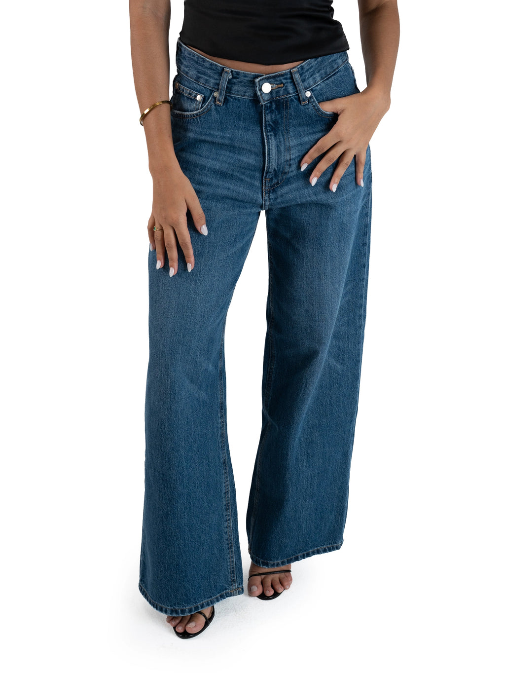 WIDE-LEG MID-RISE JEANS