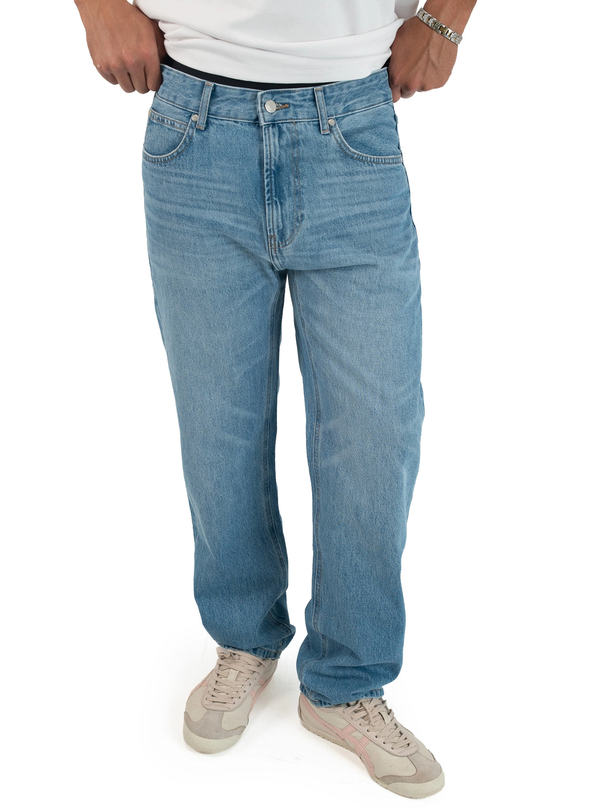 STRAIGHT FIT JEANS