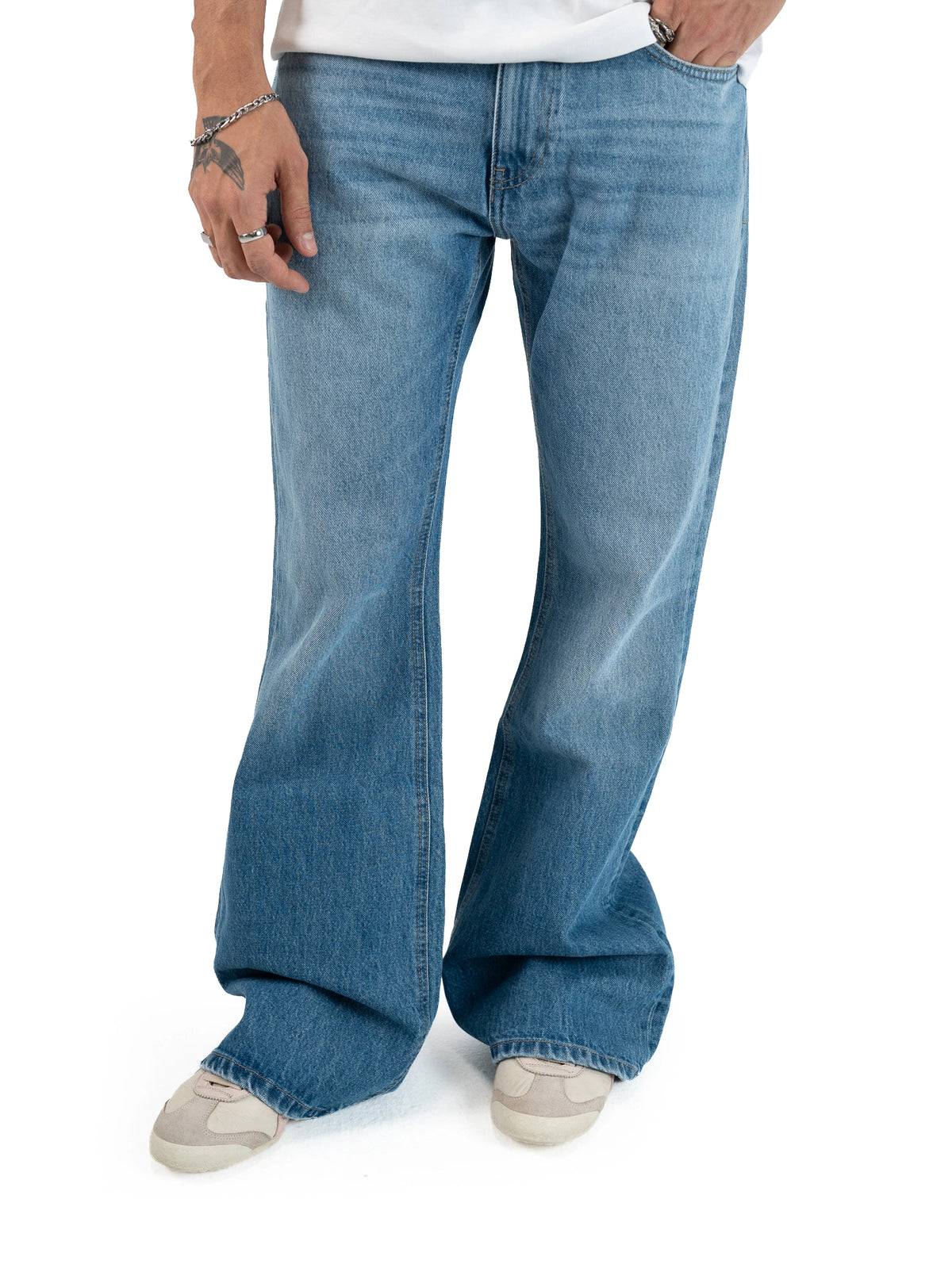 FLARE FIT JEANS
