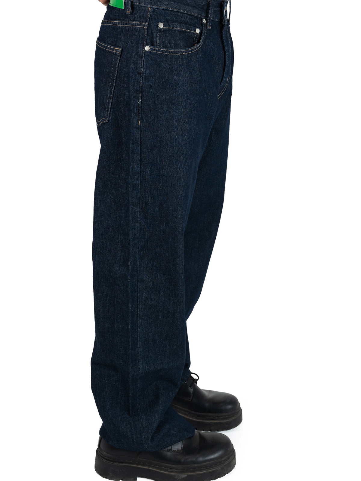 LOOSE FIT JEANS