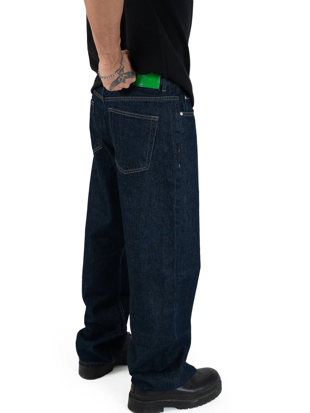 LOOSE FIT JEANS